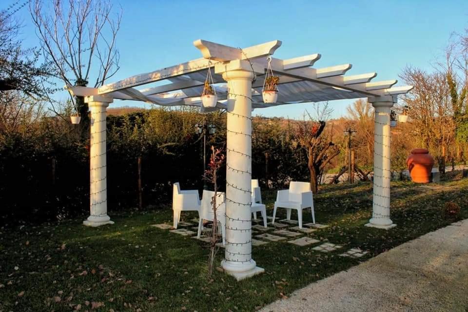 Tenuta Santo Stefano Azienda Agrituristica Santo Stefano del Sole Exterior foto
